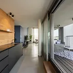 Ξενοδοχείο June Six West 4*
