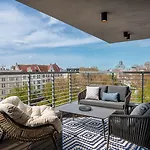 Ξενοδοχείο June Six West 4*