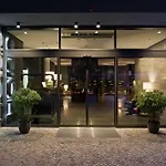 June Six West Ξενοδοχείο 4*