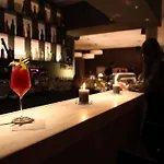 June Six West Ξενοδοχείο 4*