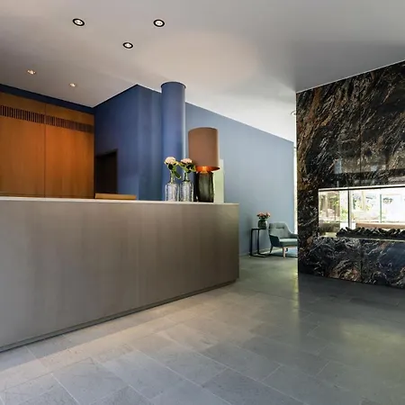 Hotel June Six West 4*