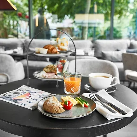 June Six West Hotel 4*