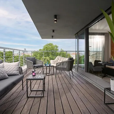 Отель June Six West 4*