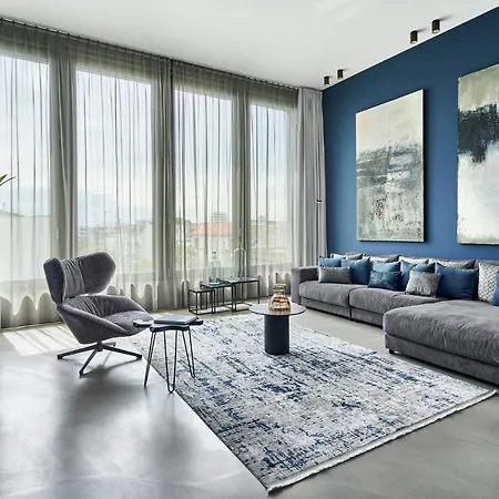 June Six West Отель