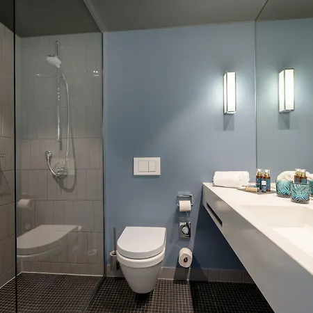 فندق June Six West