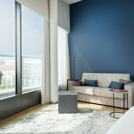 Отель June Six West