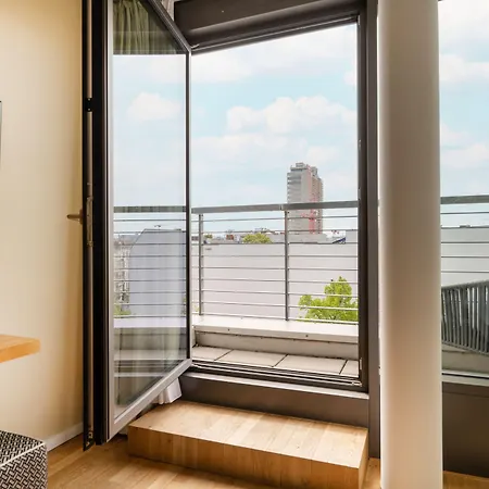 Отель June Six West