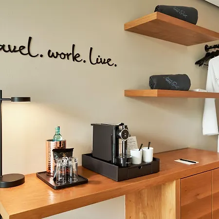 فندق June Six West 4*