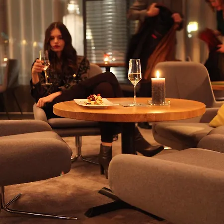 June Six West Отель