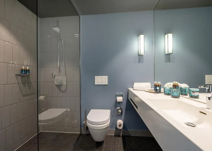 فندق June Six West