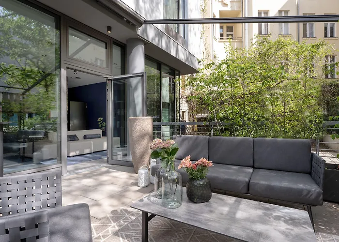 June Six West Berlín