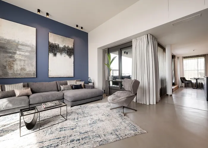 호텔 June Six West 4*