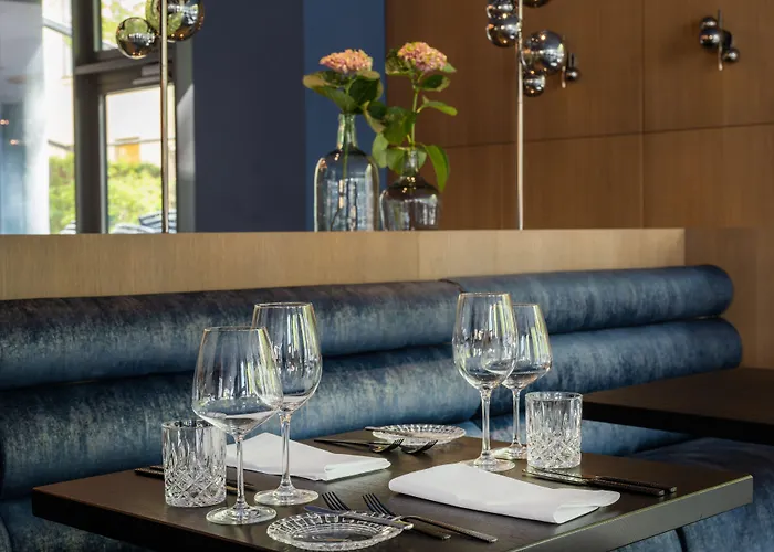 June Six West 베를린