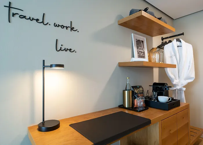 June Six West 베를린