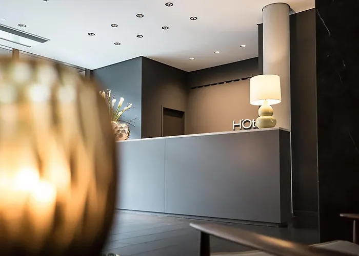 June Six West 베를린