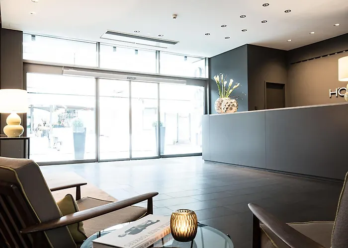 June Six West 호텔