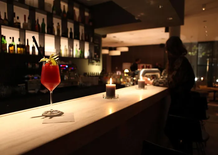 June Six West 호텔 4*