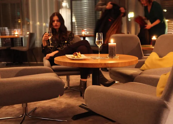 June Six West 호텔