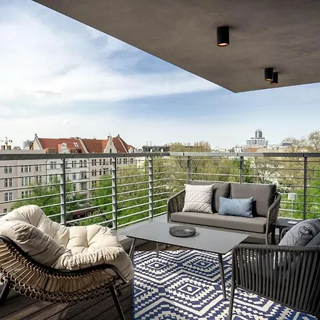 June Six West 酒店