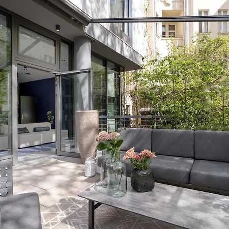 June Six West 酒店 4*