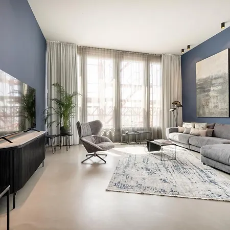 June Six West 柏林