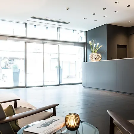 June Six West 酒店