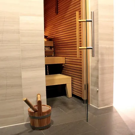 June Six West 4* 柏林