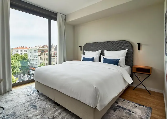 Hotel June Six West 4*