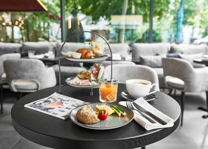 June Six West Hotel 4*