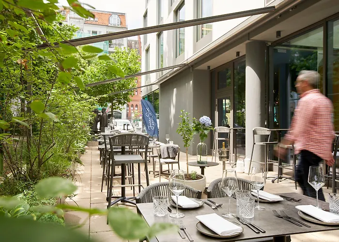 June Six West Berlijn