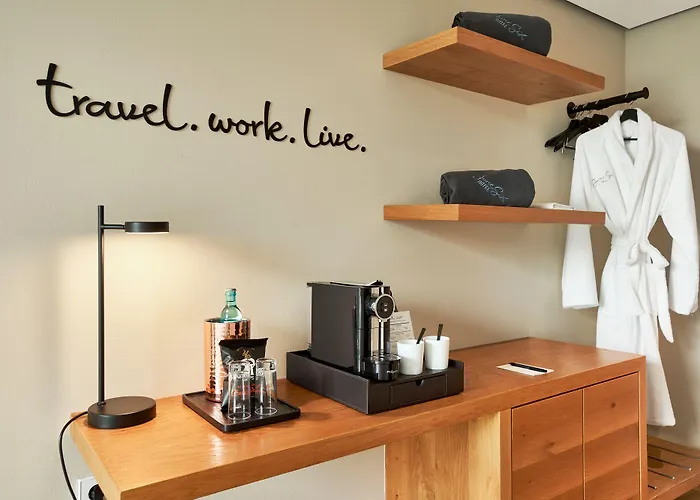 Hotel June Six West 4*