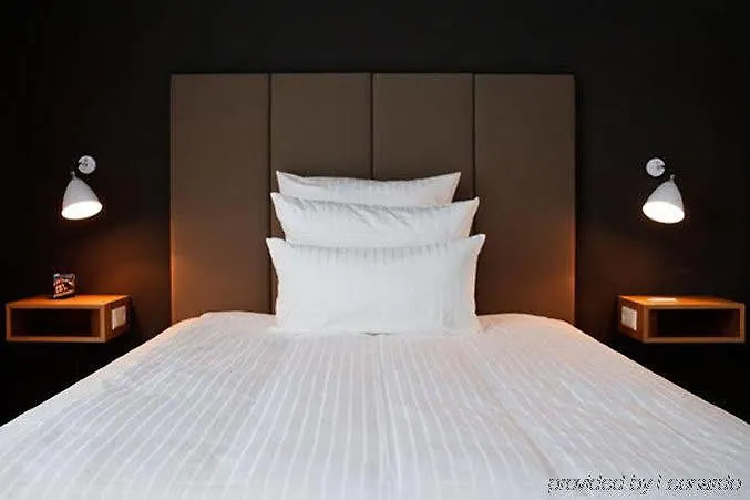 Hotel June Six West 4*