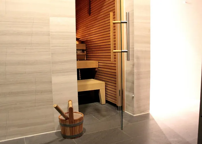 June Six West 4* Berlín